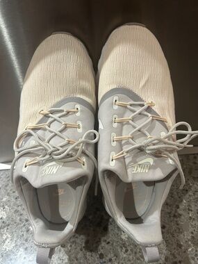 Nike Shoes Womens 8.5 Air Max Motion Racer 2 Running Sneakers AA2182-800 Beige